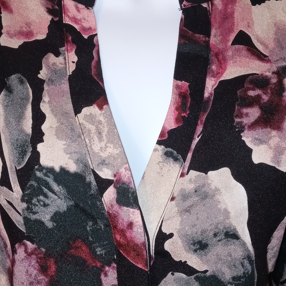 Ivanka Trump Blouse Size Small Hidden Buttons Black with Floral - Picture 11 of 12